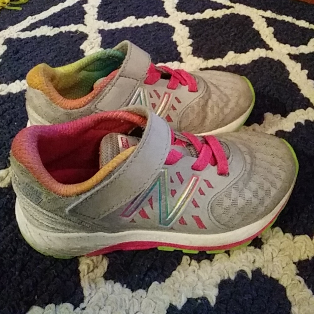 New Balance sneakers 👧